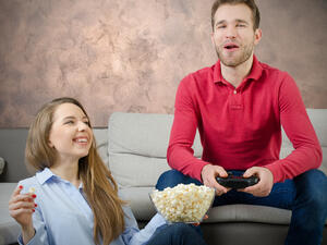 خلال المباريات يجب أن تعلمي أن الرجل لا يرى ولا يسمع ولا يتكلم