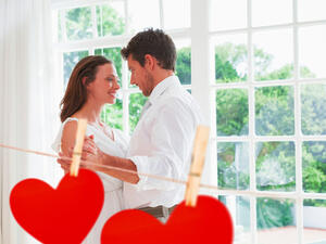 يمكن استذكار بداية العلاقة الزوجية من خلال ألبوم الصور