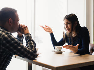 يجب على أي شخص الحذر من الكلمات التي يتفوّه بها في حالة العصبيّة 
