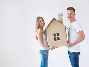 الحياة في منزل صغير مع زوجك وأطفالك، لا تعني عدم ممارسة العلاقة الحميمة 