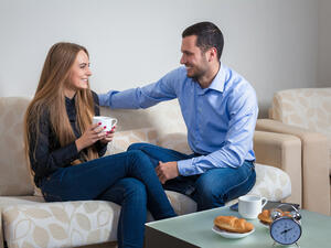 إنّ الرجل الذي يطلب المساعدة دائماً يكون إنساناً اتكالياً 
