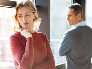 الكثير من الأسباب التي يتحجج بها الرجال عندما يريدون الانسحاب من العلاقة