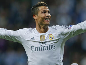 Footballer Cristiano Ronaldo will be meeting a Lebanese boy who lost his parents in the recent suicide bombings in Beirut. (Zeenews.india.com)