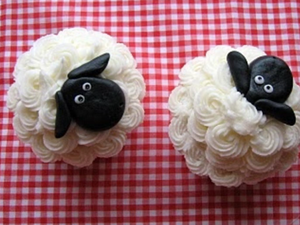 كب كيك على شكل خروف العيد