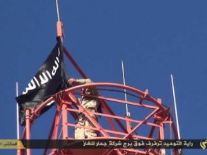 داعش يرفع رايته فوق برج للغاز