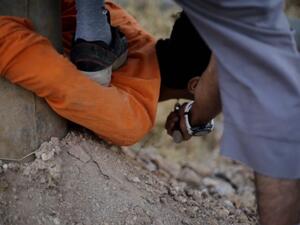 قال التنظيم إنه قبض على القيادي في فرقة الحمزة بمنطقة في ريف حلب الغربي - يوتيوب