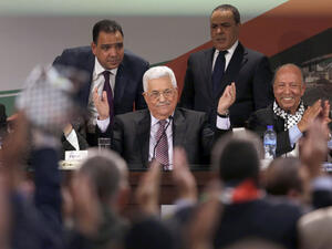 العصبة المحيطة بعباس تحاول القضاء على مسلحي دحلان بالضفة 