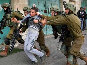 أفادت مصادر طبية فلسطينية للأناضول أنها نقلت مصابا بالرصاص الحي من مفترق بلدة "بيتا" جنوب نابلس 