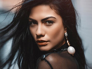 النجمة التركية ديميت أوزديمير