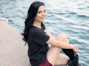 النجمة التركية ديميت أوزديمير