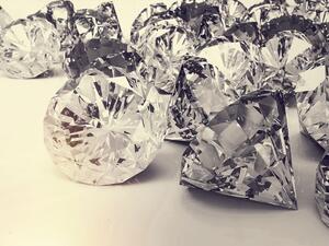 The disappeared diamonds have created a dire debacle! (Shutterstock)