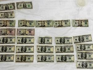  العثور على 1800 دولار في معدة لاجئ سوري‎