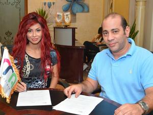 Clearly Dolly is still craving the spotlight. (Facebook)