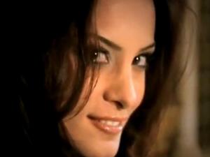 This Lebanese singer looked so different back in the day. (YouTube)