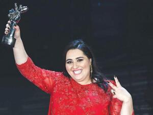 الفائزة بلقب "ذا فويس" الفنانة العراقية دموع تحسين