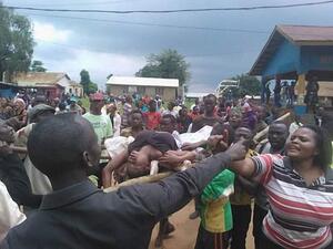 eople argue as a woman is transported to the local hospital in Beni on August 15, 2016 during scenes of tension following a wave of unrest and violence in the region. (AFP/Kudra Maliro) eople argue as a woman is transported to the local hospital in Beni on August 15, 2016 during scenes of tension following a wave of unrest and violence in the region. (AFP/Kudra Maliro)