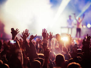 اكتشف مجموعة من العروض الحية في هذا الشهر (Shutterstock)