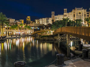 استكشفوا العالم من خلال الفن من اليابان إلى كينيا  (Shutterstock)