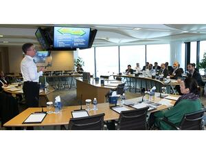 أدار ورشة العمل بول جورجينسن وجوليا أوفر.