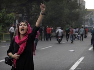 Women protest hijab (AFP/File Photo)