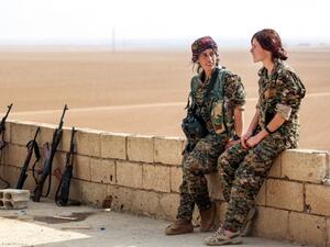 Syrian Kurdish female fighters (AFP/File)
