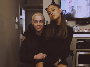 They got engaged after only a few weeks of dating (Source: Arianagrande / Instagram ) 