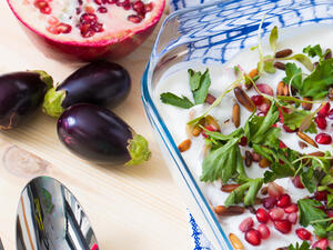 فتة المكدوس بدبس الرمان على الطريقة السوريّة 