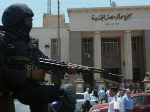  إضراب بعد "اعتداء" ضابط على محام بالحذاء