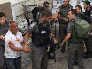 مسن فلسطيني يطعن جنديا في القدس