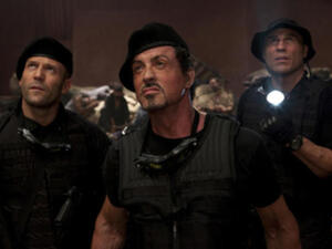 مشهد من فيلم (المرتزقة)