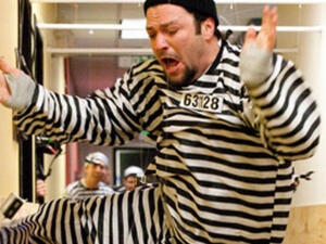 مشهد من فيلم (الاحمق)