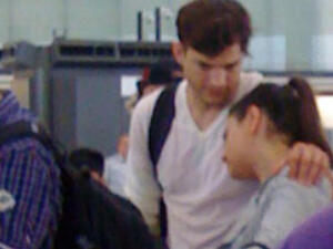 آشتون كتشر و حبيبته خلال رحلتها الى أندونيسيا آشتون كتشر و حبيبته خلال رحلتها الى أندونيسيا