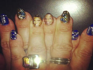 بيونسيه تعبرعن حبها  لزوجها بأظافرها! بيونسيه تعبرعن حبها  لزوجها بأظافرها!