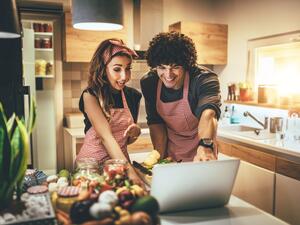 Licensed content is a strategic way for brands to improve their content marketing (Shutterstock)