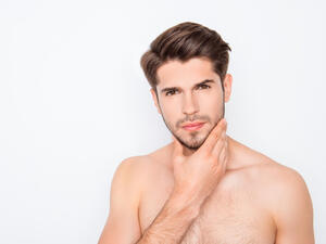 وصفة زيت اللوز المر وماء الورد تنحيف الوجه للرجال

