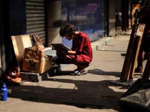 مسلحون فلبينيون يهددون مجددا بإعدام رهائن في حال عدم دفع الفدية