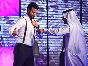 الدكتور خالد العالي يختبر نتائج ابتكار فؤاد مقصود "آلة رش واقٍ نانو للقماش" ببرنامج نجوم العلوم