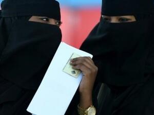  بدأت شابات سعوديات عملية اثبات وجودهن عبر اذاعة "نسوّية إف إم" 