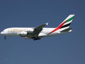 طائرة تابعة لشركة طيران الامارات
