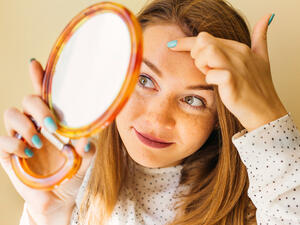 فوائد المساج لا تنتهي وأهمها قدرة المساج على التخلص من تجاعيد الجبين