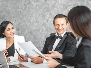 يتصف الأسد بشخصية قوية تصعّب عليه تنفيذ أوامر الغير أو تقبل ملاحظاتهم بسلاسة