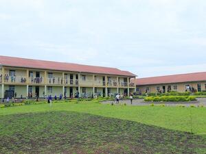 مؤسسة طيران الإمارات الخيرية تنشىء بالمشاركة مع منظمة التواصل مع أفريقيا OTA مدرسة في أوغندا.