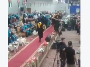 بعد حادثة البصق.. طالب جامعي اخر يضرب استاذه بالاردن