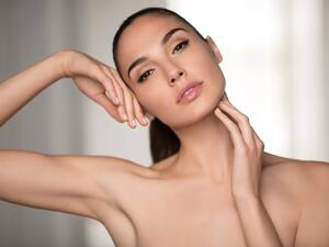 Israeli actress Gal Gadot isn't so good at putting on her own makeup. (Facebook)