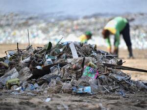 Of the total 13.6 million tons of waste produced by 169 Saudi cities annually, 6 million tons are in Riyadh, Jeddah and Dammam. (AFP)