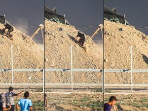 فلسطيني يجتاز السياج الفاصل ويصعد إلى تلة يتمركز بها قناصة الاحتلال شرق مدينة غزة ليصبح أمامهم وجها لوجه.
