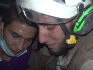 فريق الدفاع المدني عمل لأكثر من ساعة ونصف من أجل إنقاذ الطفلة التي سقطت من الدور الرابع 