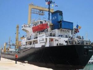 سفينة الامل في ميناء العريش
