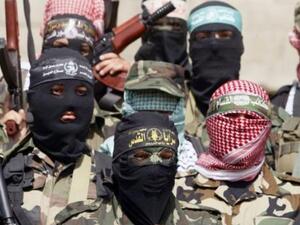 مسلحون ملثمون من الاجنحة العسكرية لفصائل المقاومة في غزة