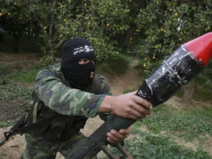 الأجنحة العسكرية للفصائل في غزة تواصل إطلاق الصواريخ على منطقة النقب